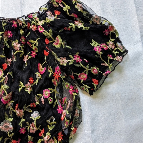 Black Floral Crop Top - Picture 5 of 8